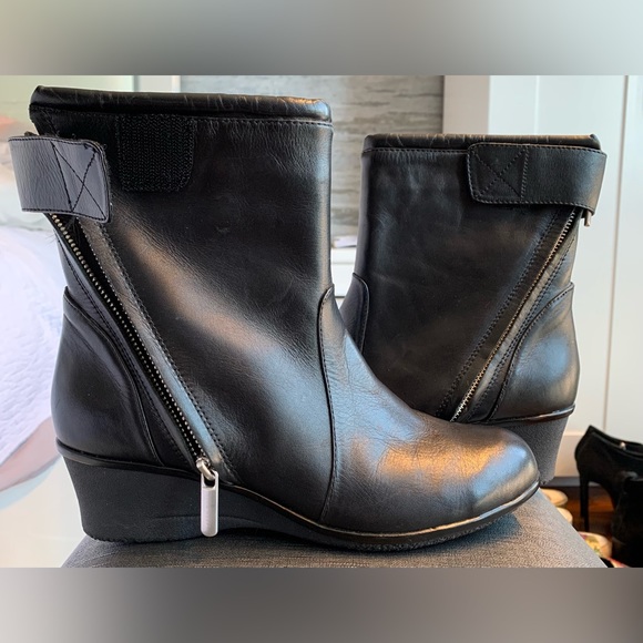 Taryn Rose Ankle-High Boots - Picture 6 of 7